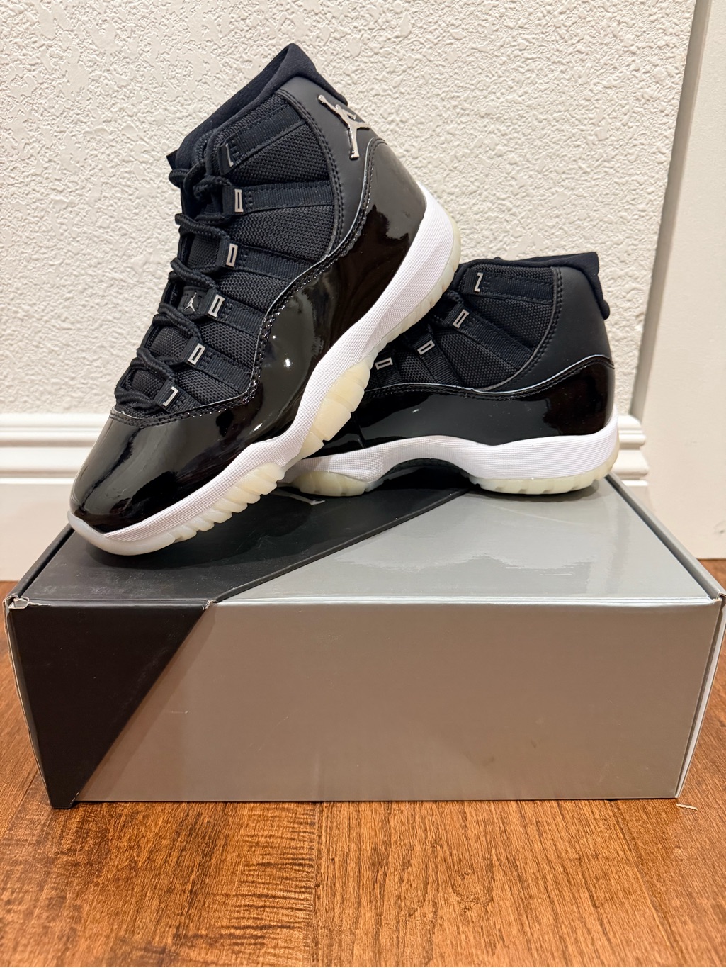 Jordan Retro 11 Jubilee Womenâs Size 7 Ar0715-011